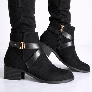 Tommy Hilfiger Black Ankle Boots Gold Logo Buckle Block Heel Women’s Size 8